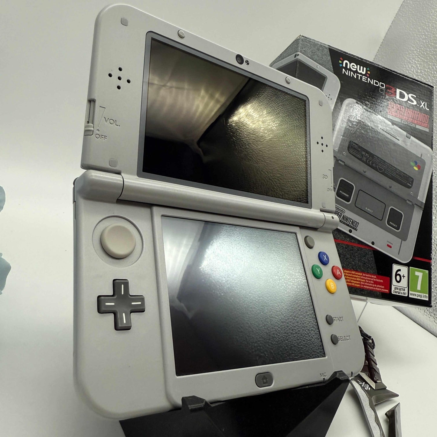 New Nintendo 3DS XL SNES mit OVP gemoddet