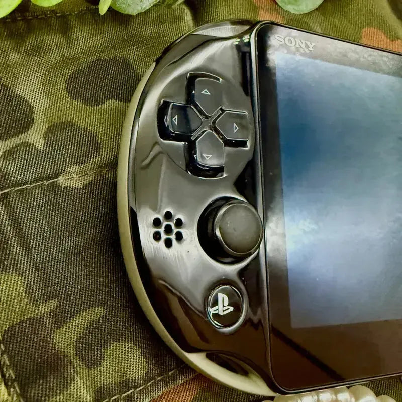 PS Vita 2000 in khaki schwarz gemoddet