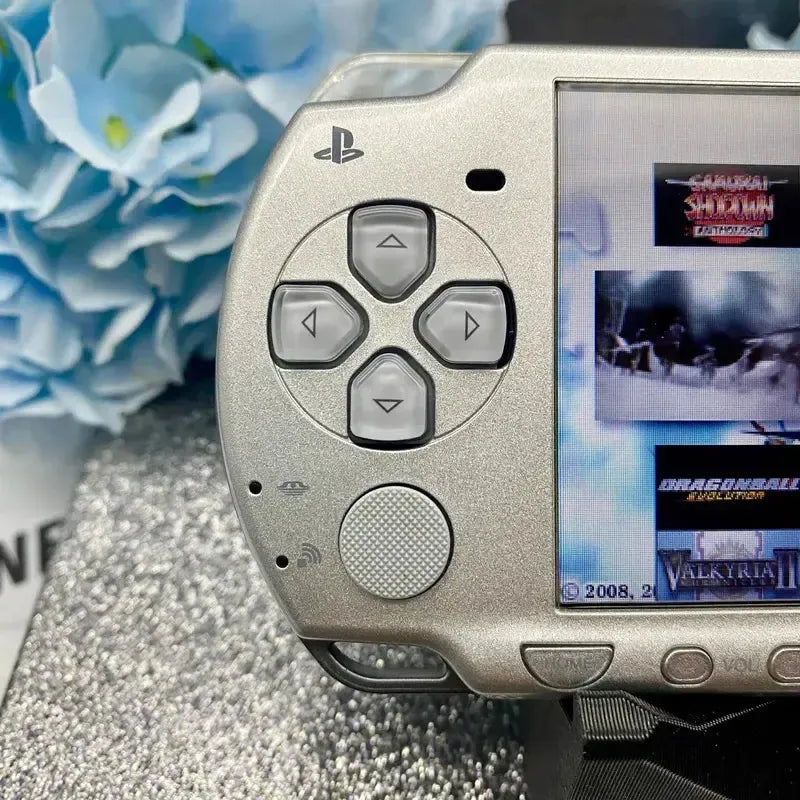 PSP 2000 (slim) in silber gemoddet
