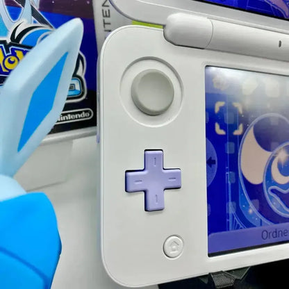 New Nintendo 2DS XL in weiß/lavendel gemoddet